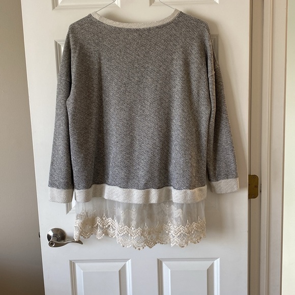 Maurice’s lace heavy sweatshirt material - Picture 5 of 5